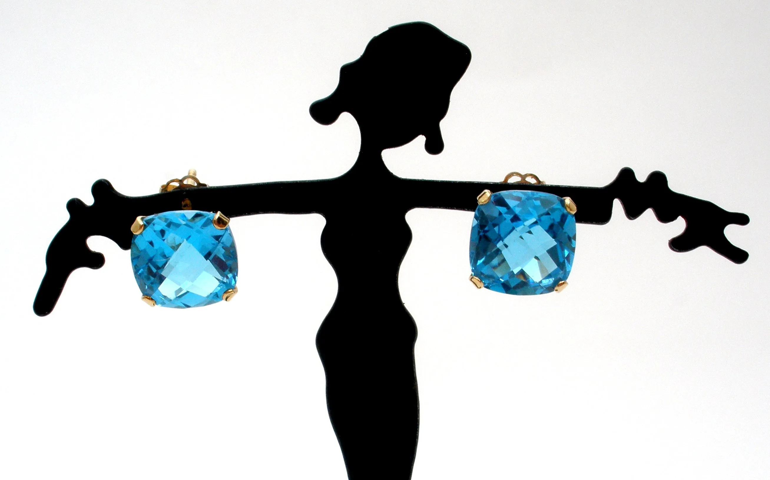 14K Gold Blue Topaz Earrings 5 Cts