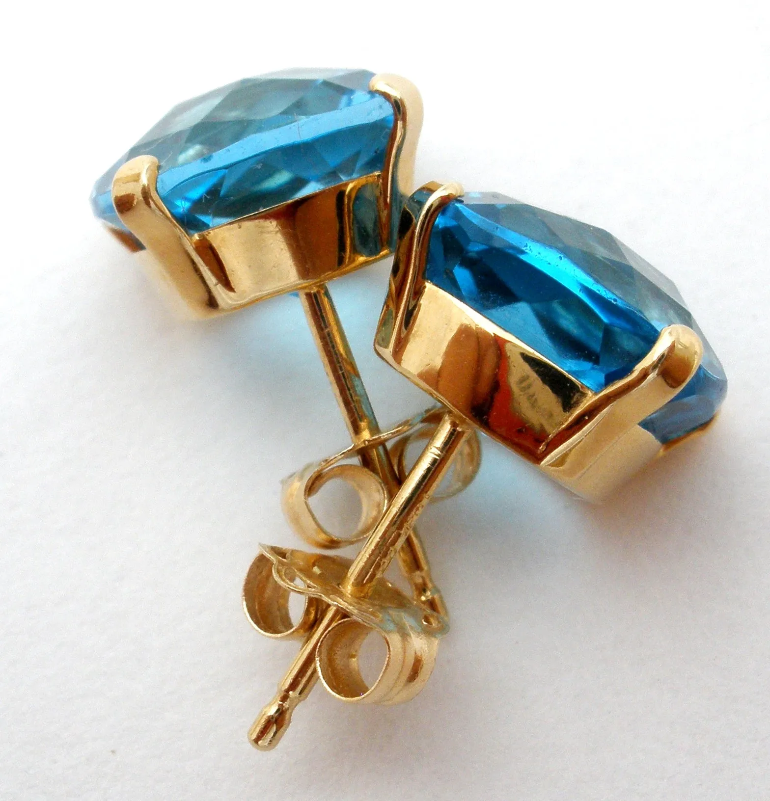 14K Gold Blue Topaz Earrings 5 Cts