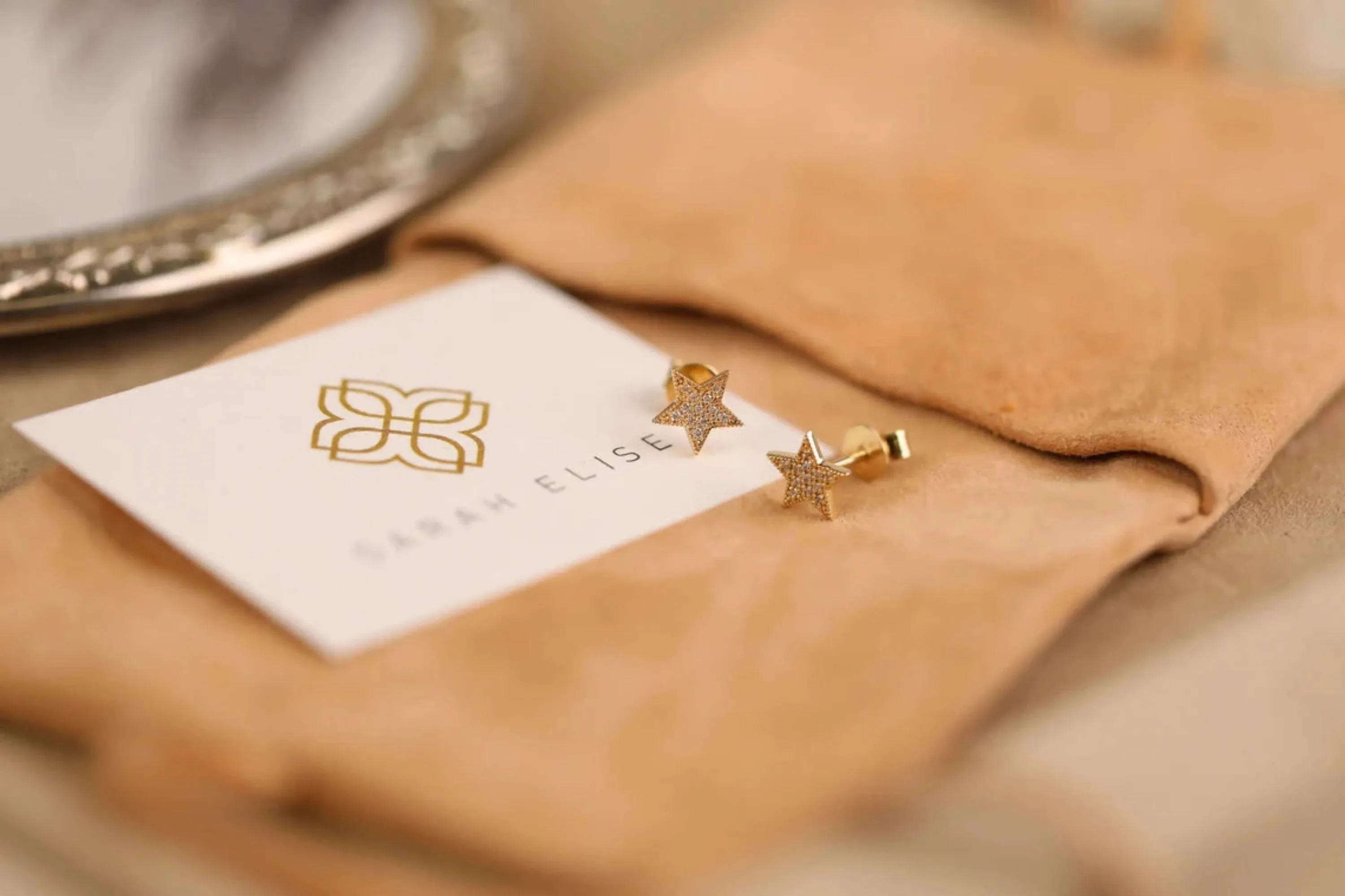 Bold Diamond Star Studs, Luz
