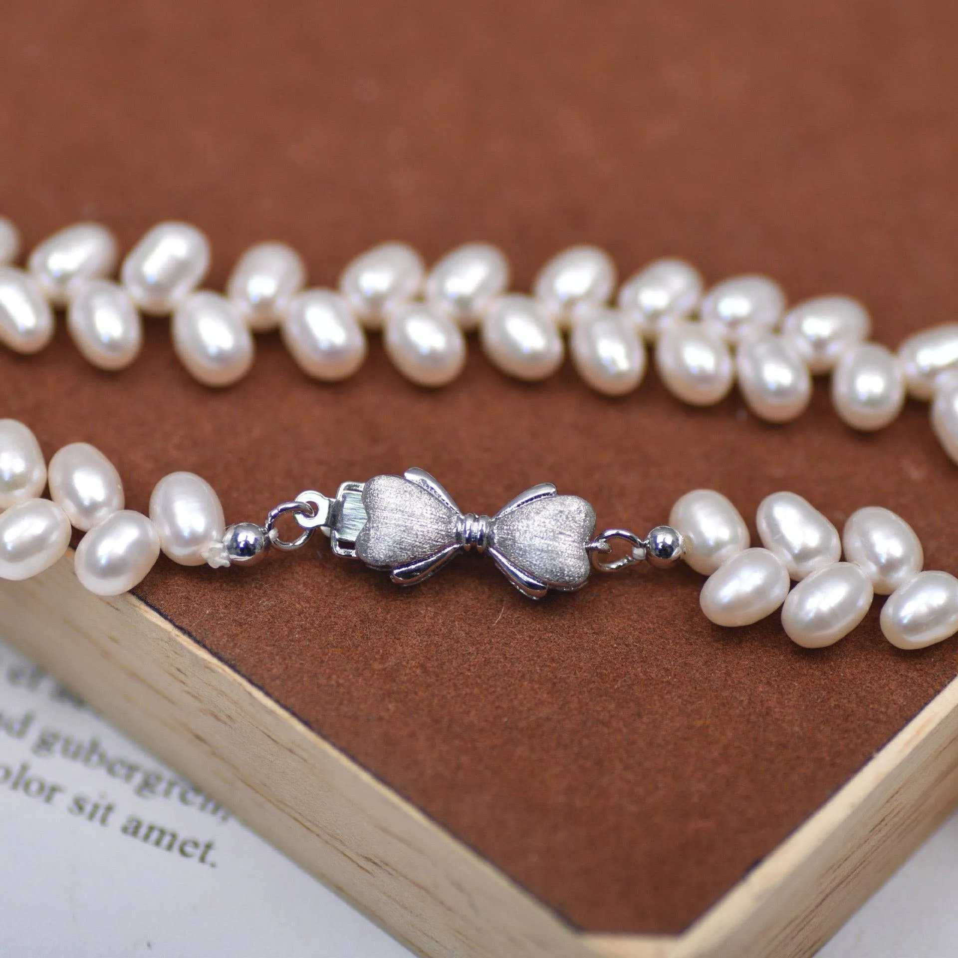 Leaf Pearl Necklace